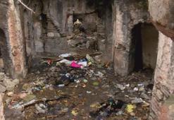 Harabeye dönen tarihi yapı madde bağımlılarına kaldı