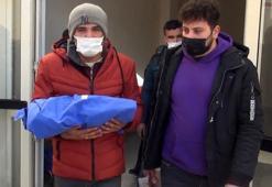 Doktor ihmalinden anne karnında öldüğü iddia edilen bebeğini morgdan kucağında çıkardı