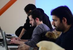 Gençler projelerini Tuzla Belediyesi Teknoloji Merkezi'nde geliştiriyor