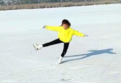 6 yaşındaki Umay'dan buz tutan Eymir Gölü'nde paten şovu
