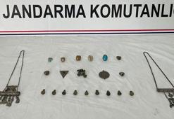 Üzerinde 23 parça tarihi eserle yakalandı