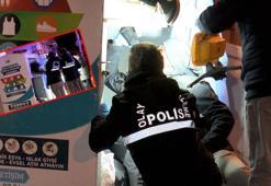 Giysi kumbarasından eşya almaya çalışırken sıkışarak öldü