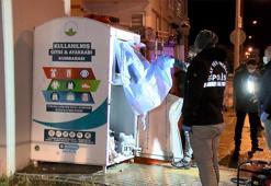 Giysi kumbarasından eşya almaya çalışırken sıkışarak öldü