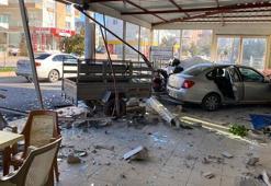 Otomobilin iş yerine girdiği kaza kamerada