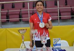 Ukrayna'dan şampiyon olarak dönen milli badmintoncu Aliye'nin hedefi olimpiyatlar