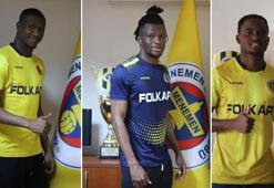 Menemenspor vitrini yeniledi