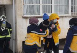 Evde yangın çıktı, 6'sı Suriyeli 8 kişi dumandan etkilendi