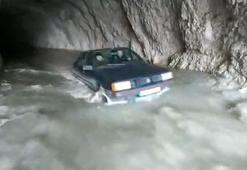 132 yıllık taş yol suyla doldu