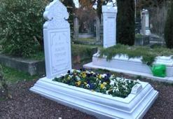 Kadir Topbaş mezarı başında anıldı