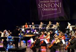 The love songs played by the State Symphony Orchestra enchanted the audience