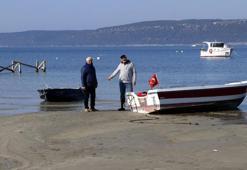 Çanakkale'de deniz çekildi, tekneler karaya oturdu