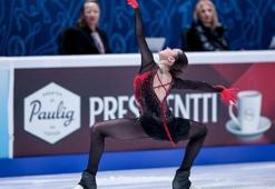 Rus patenci Kamila Valieva kısa programda zirvenin sahibi oldu