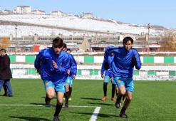 Baba oğul, aynı takımda mücadele ediyor