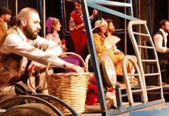 Mavi Kuş Sultangazi'de sahne aldı