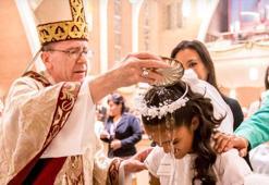 Katolik rahibin tüm vaftizleri yanlış kullandığı bir kelime için geçersiz sayıldı