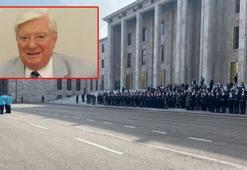 Eski Bakan Kumbaracıbaşı için Meclis'te tören