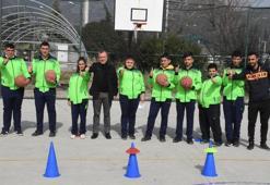 Eve kapanan özel çocukları sporla buluşturuyor