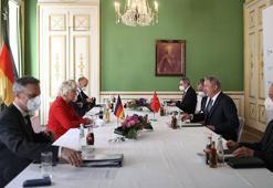 Bakanı Akar, Almanya Savunma Bakanı Lambrecht ile görüştü