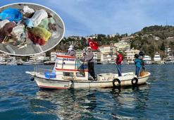 İstanbul Boğazı'nda plastik atık topladılar, sahilde sergilediler