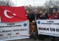 Aşı zorunluluğuna karşı olanlardan balonlu eylem