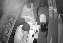 Hırsızlık için girdiği kafeden çıkarken fark ettiği bahşiş kutusunu da çaldı