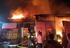 Tuzla'da iplik fabrikasındaki yangın kısmen kontrol altına alındı