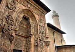 UNESCO listesindeki Divriği Ulu Cami'nin restorasyonu yeniden başlıyor
