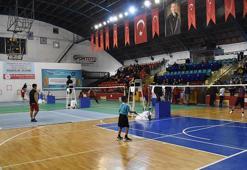 İşitme Engelliler Badminton ve Yüzme Türkiye Şampiyonaları Kütahya'da başladı