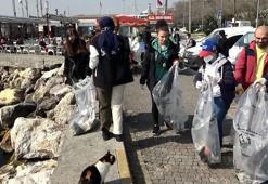 Avcılar'da 120 üniversite öğrencisi 'sahile toz kondurmadı'