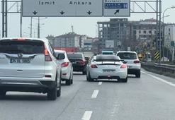 Kadıköy D-100'de makas atan otomobil sürücüsü kamerada