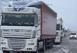 Samsun'da kar yağışı ulaşımı aksattı