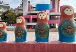 Antalya'da Dostluk Parkı'ndaki matruşkalara boyalı saldırı