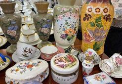 AVM'de antika standı açıp, mezat yaptılar