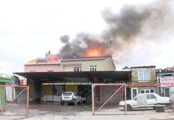 Avcılar'da 2 binanın çatısı alev alev yandı