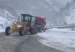 Geminbeli Geçidi'nde kar yağışı ve tipi; ulaşım aksadı