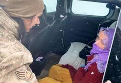 Bitlis'te karda mahsur kalan ailenin yardımına jandarma yetişti