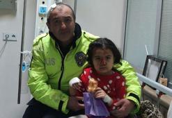 Polis memuru, Aysima'yı otomobilin altında kalmaktan kurtardı, kendisi yaralandı
