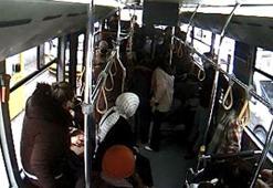 Otobüs şoförü, bayılan yolcuyu hastaneye yetiştirdi