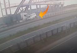 Öğrenci servis kazasında, şube müdürü ve şef açığa alındı