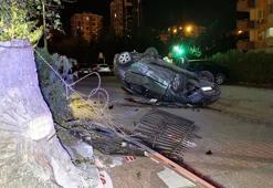 Demir korkuluklara çarpan otomobil devrildi; 1 yaralı