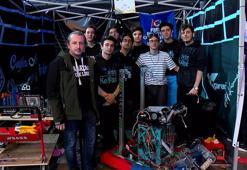 Liselilerin hedefi Houston, robotlarının adı 'Houston Hornet'