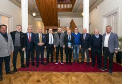 İzmir Büyükşehir'den kulüplere 30 milyon TL can suyu