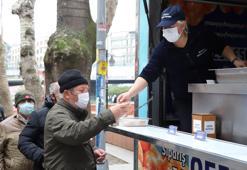 Kartal Belediyesi'nden vatandaşlara kandil simidi ve hayır lokması ikramı