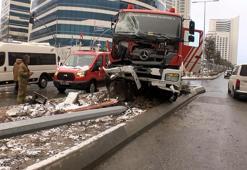 Ümraniye'de yangın ihbarına giden itifaiye aracı kaza yaptı