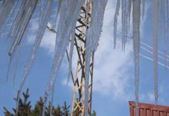 Van ve Bitlis'te dondurucu soğuklar; 3 metrelik buz sarkıtları oluştu