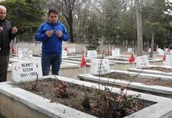 Şehitlerinin, 60 yıl sonra sonra yerini öğrendikleri mezarları başında dua ettiler