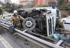 Üsküdar Şile yolunda kamyonet devrildi; trafik yoğunluğu oluştu
