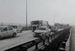 TEM'de kar kazası: Yol trafiğe kapandı