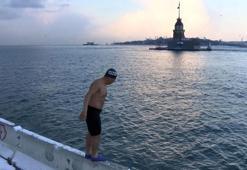 Üsküdar'da karlı havada Boğaz'a girdiler