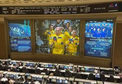 Rus kozmonotların Ukrayna Bayrağı renklerindeki kıyafetleri tartışma konusu oldu